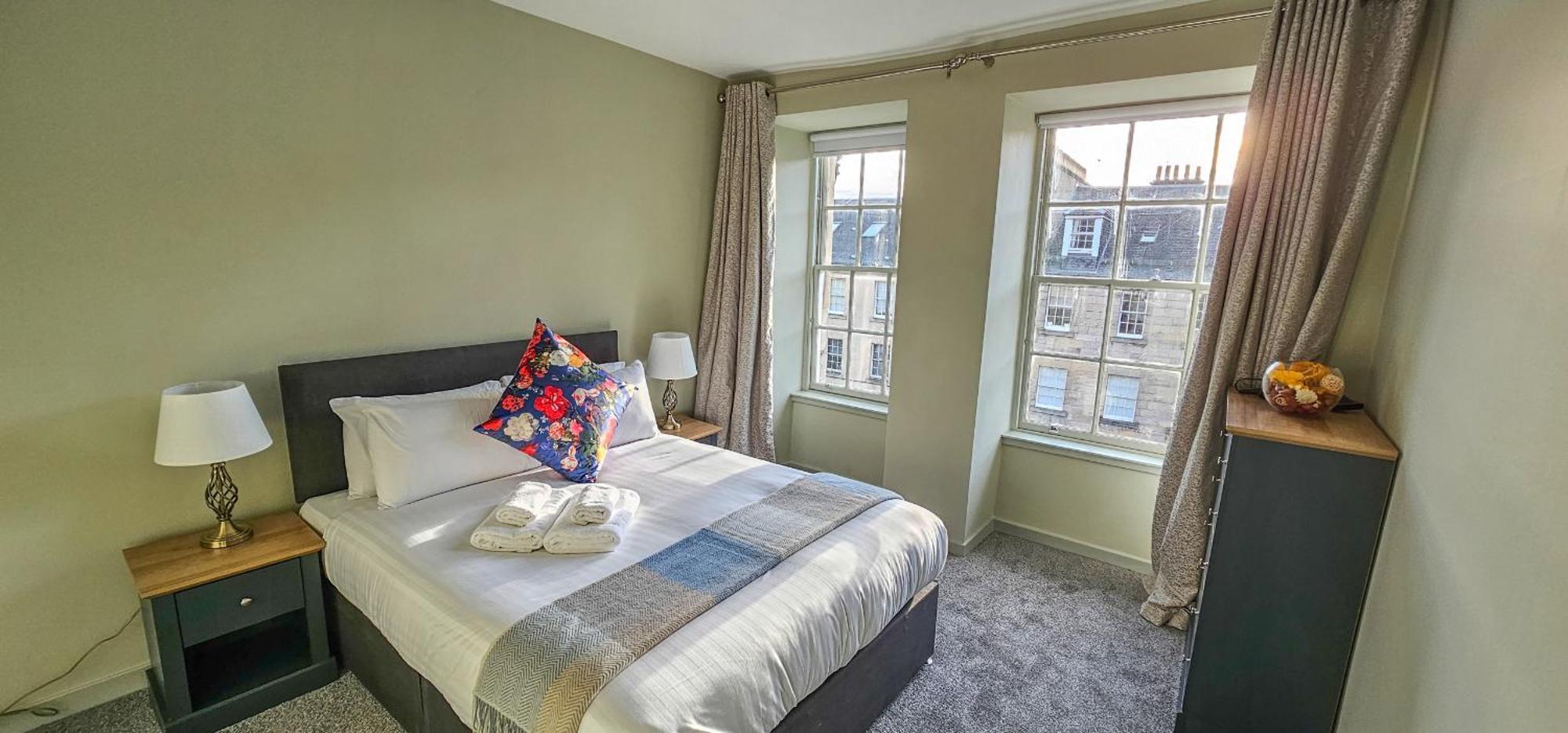 Royal Mile - Bright 2 Bedroom Apartment Edinburgh Bagian luar foto